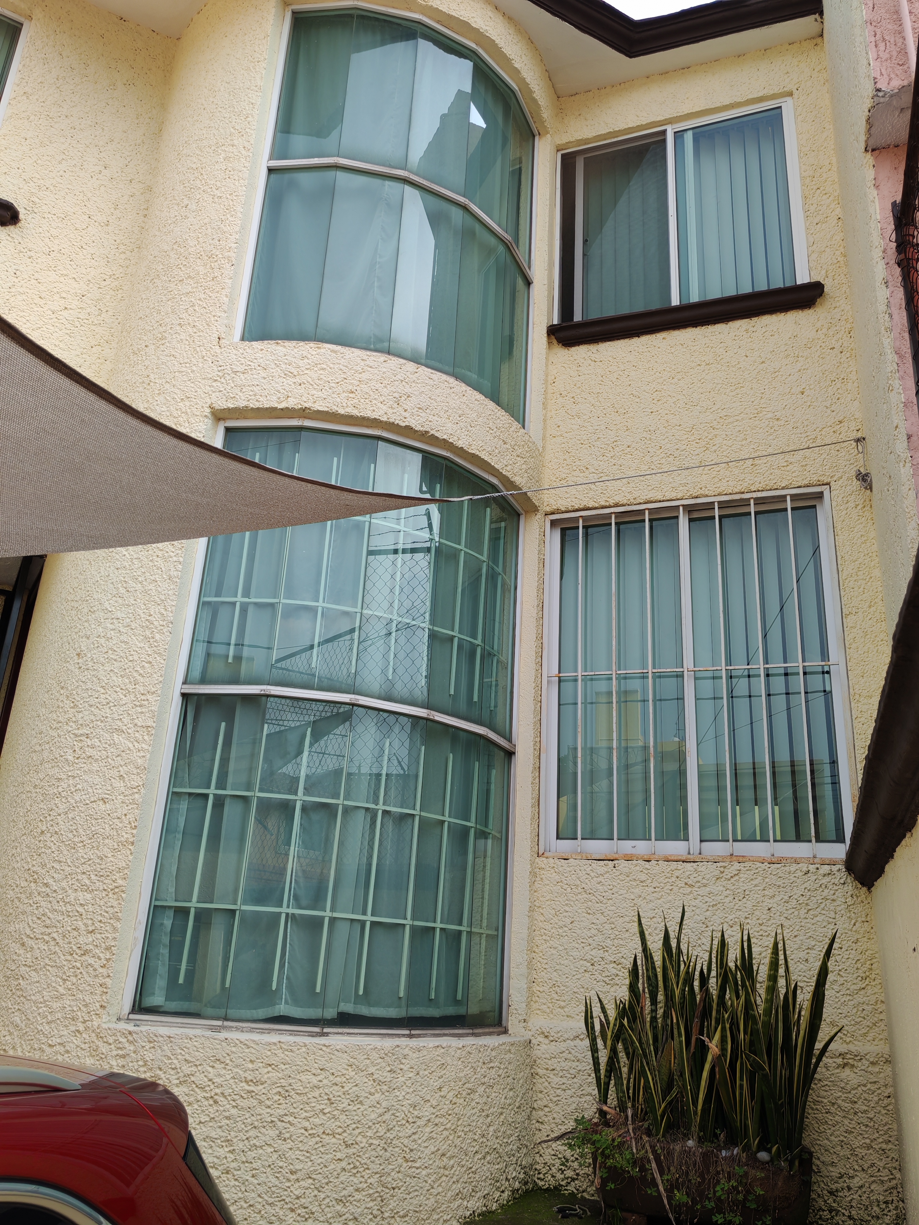 EXCELENTE CASA EN JARDINES DE BELLAVISTA